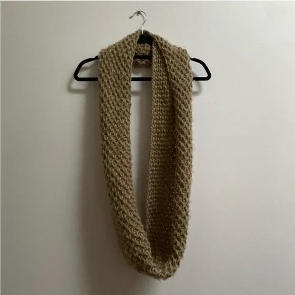 Old Navy Knit Infinity Scarf - Picture 2 of 4